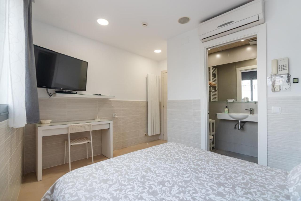 Hostal House Барселона Экстерьер фото