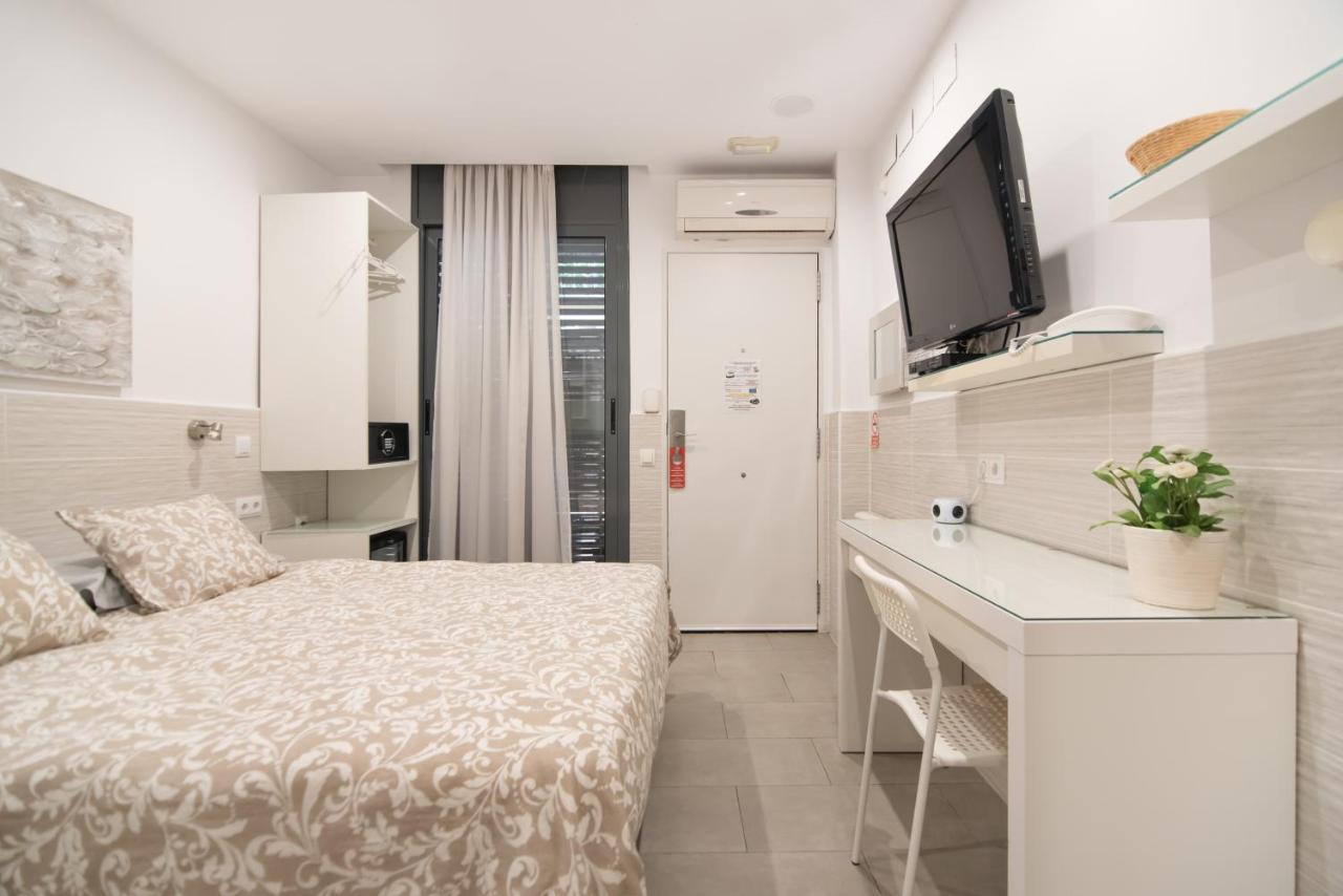 Hostal House Барселона Экстерьер фото