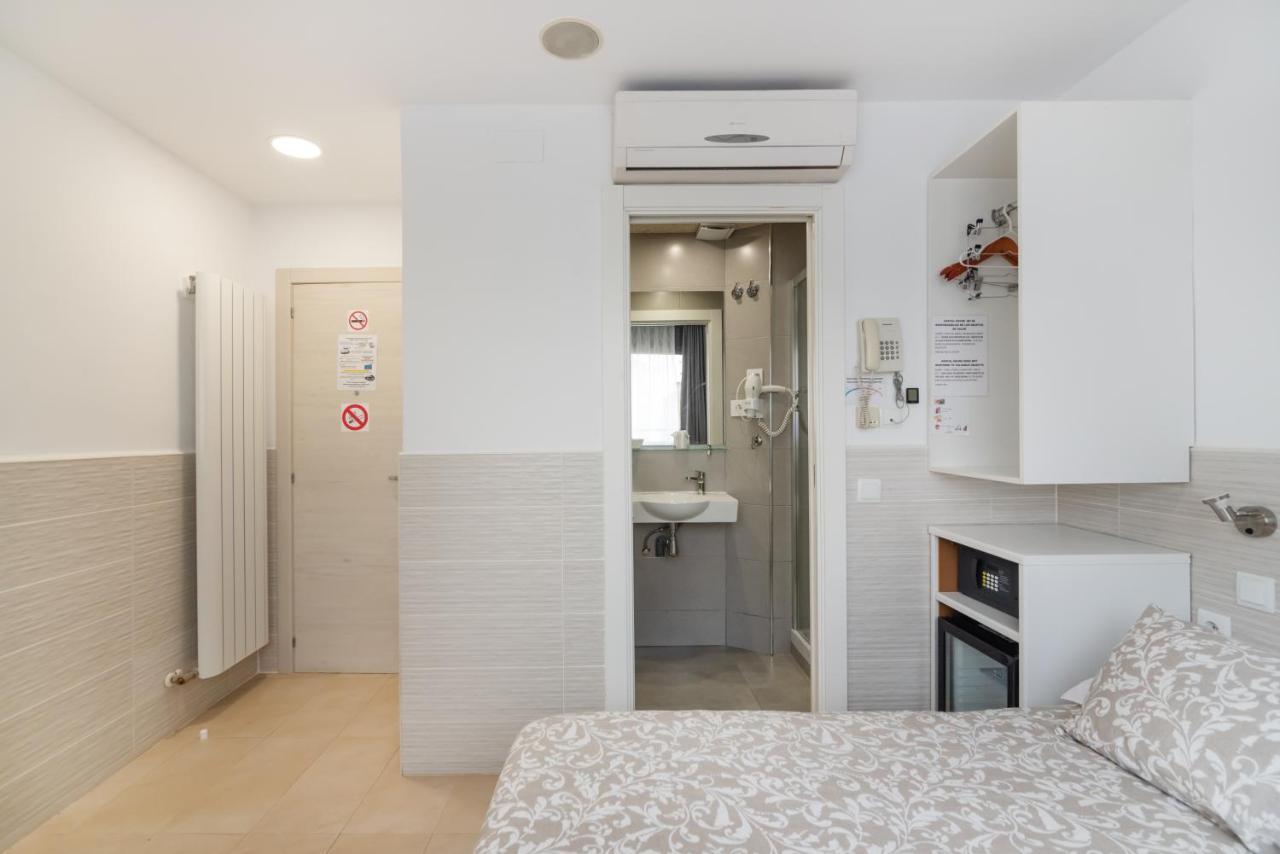 Hostal House Барселона Экстерьер фото