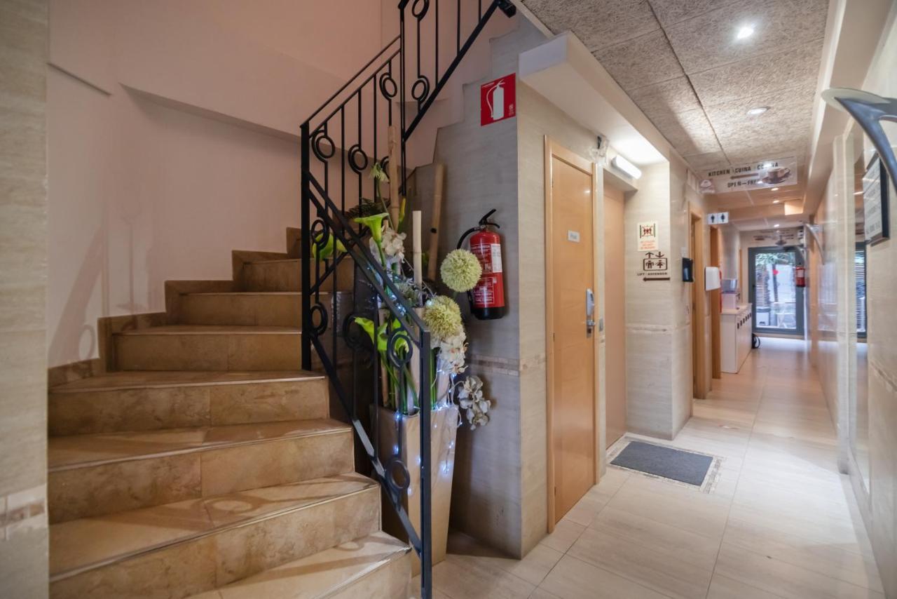 Hostal House Барселона Экстерьер фото