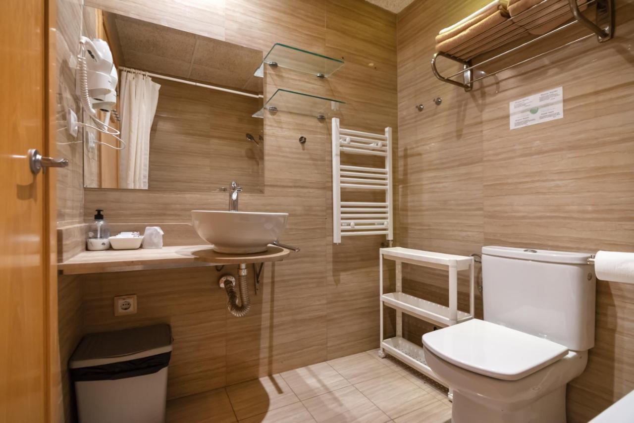 Hostal House Барселона Экстерьер фото