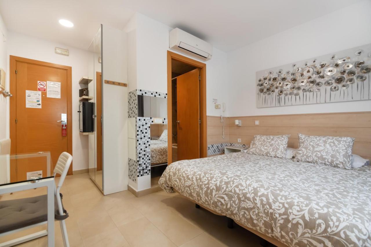Hostal House Барселона Экстерьер фото